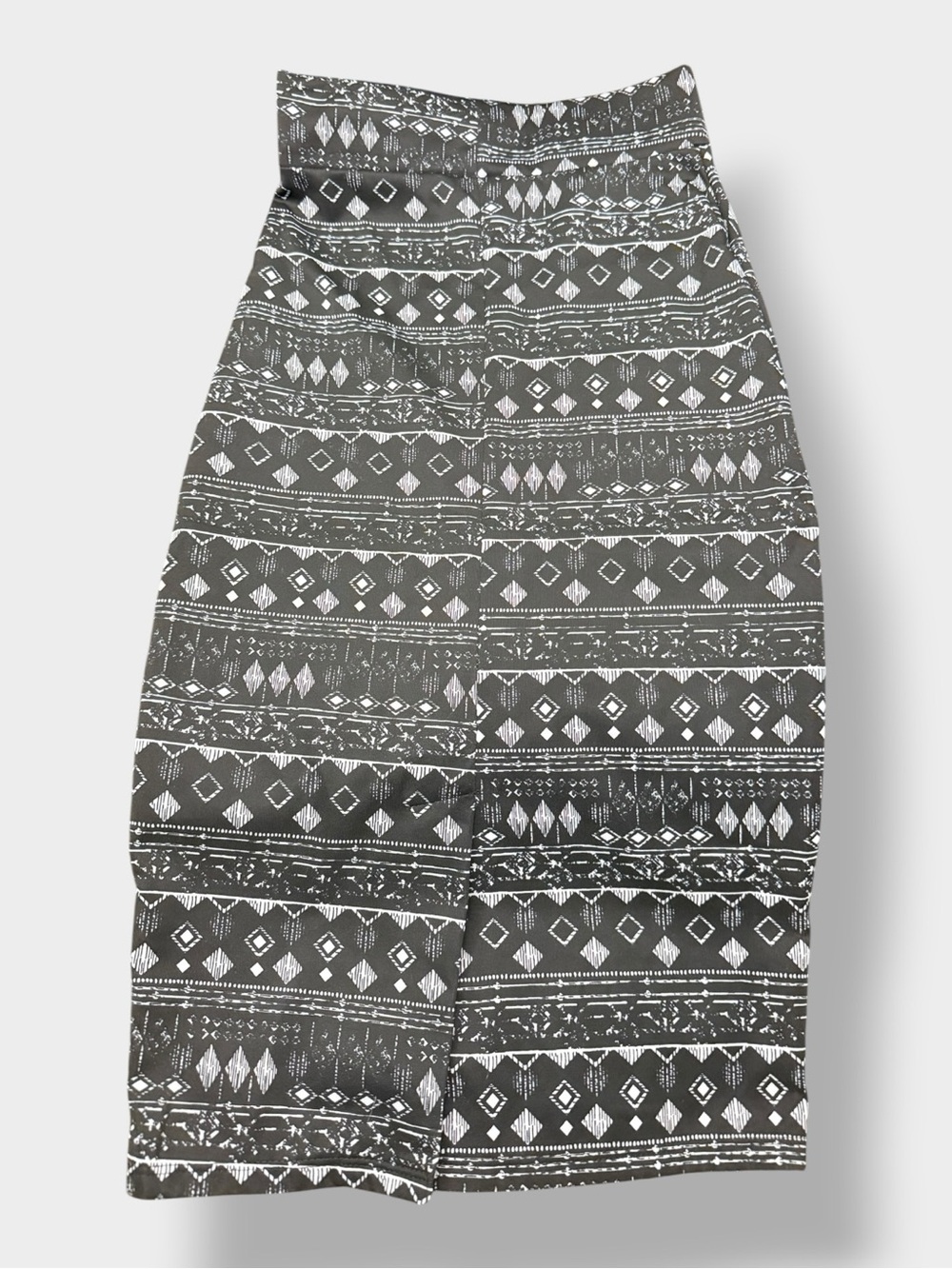 Savannah Studio NWOT Black & White Tribal Print Midi Skirt - Size Medium